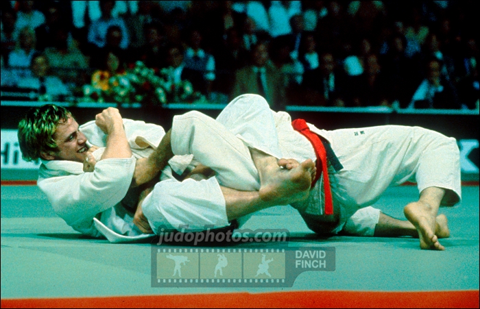 Neil Adams armlock